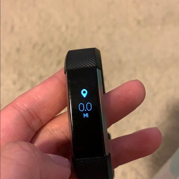 Fitbit Alta - excellent condition - Picture 6 of 8